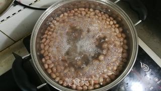 脆煮五香花生米的做法步骤:3