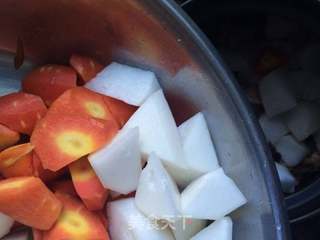 双色萝卜排骨汤的做法步骤:7