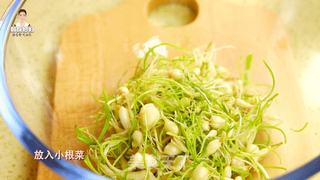 深夏时节,天气炎热,介绍一款爽口下饭的小菜-拌小根菜的做法步骤:2