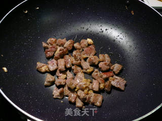 牛肉炒白菜花 的做法步骤:3