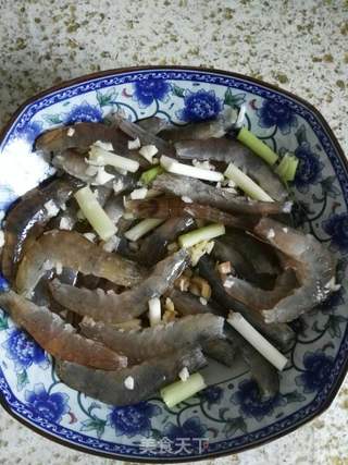 茄汁大虾的做法步骤：1