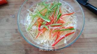 土豆丝卷饼的做法步骤:4