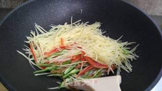 土豆丝卷饼的做法步骤:13