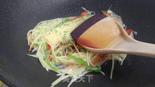 土豆丝卷饼的做法步骤:16