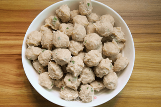 沙茶酱鸡肉丸子的做法步骤:5