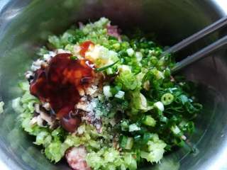 芹菜饺子的做法步骤:6