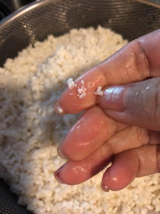 腊味香菇糯米烧麦的做法步骤:2