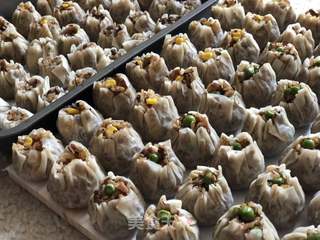 腊味香菇糯米烧麦的做法步骤:25