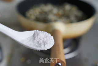 酸菜肉丁炒饭的做法步骤:5