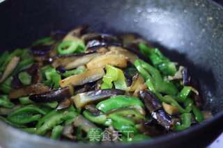 家常五花肉烧茄子的做法步骤:3