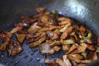 家常五花肉烧茄子的做法步骤:6