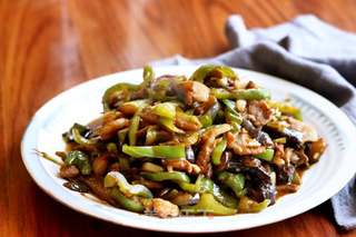 家常五花肉烧茄子的做法步骤:11