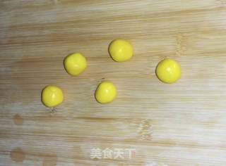 翻糖玫瑰花的做法步骤：1
