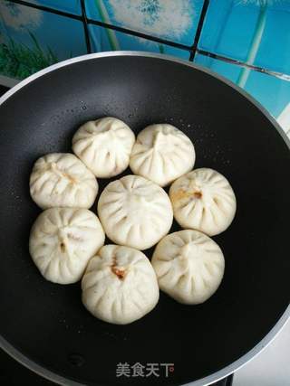 香菇洋葱肉煎包的做法步骤:12