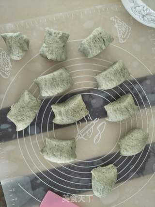 艾草牛奶馒头的做法步骤:2