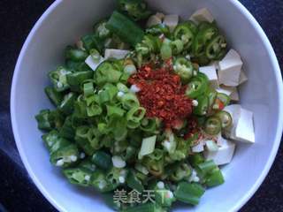 秋葵青椒拌豆干的做法步骤：7