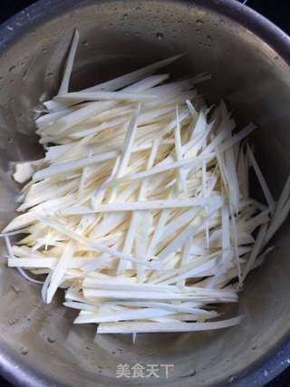凉拌茭白丝的做法步骤:2