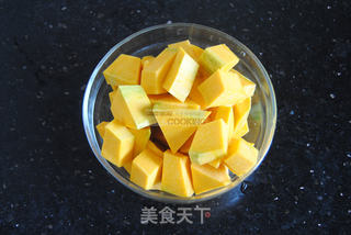 南瓜小米羹的做法步骤:2