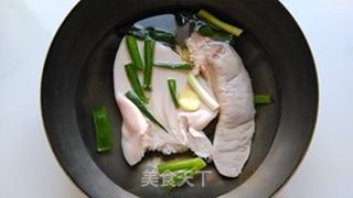 酸辣拌猪耳的做法步骤:2
