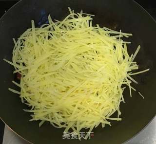 炝炒土豆丝的做法步骤:4