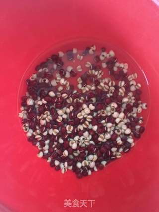 红豆薏米粥的做法步骤：1