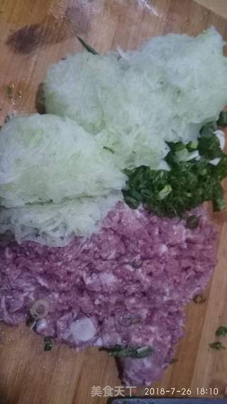 冬瓜馅水煎饺的做法步骤:5