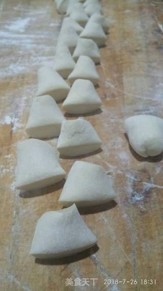 冬瓜馅水煎饺的做法步骤:7