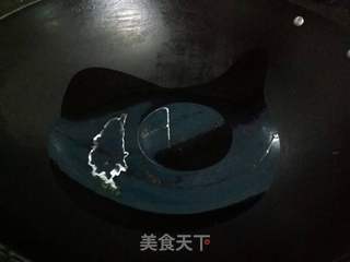 快手小炒菜一炒花生米的做法步骤:2