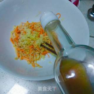 双椒拌金银丝的做法步骤:9
