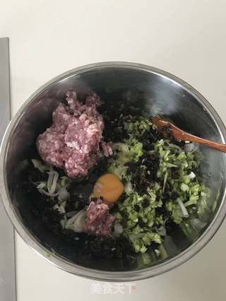 芦笋木耳虾仁水饺(完整版)的做法步骤:9