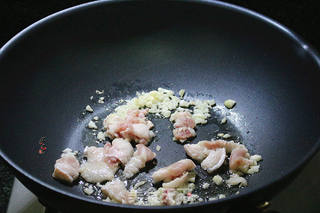 下饭豆角胡萝卜丁的做法步骤:2