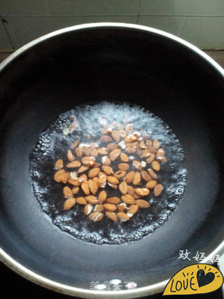 拌杏仁的做法步骤:2