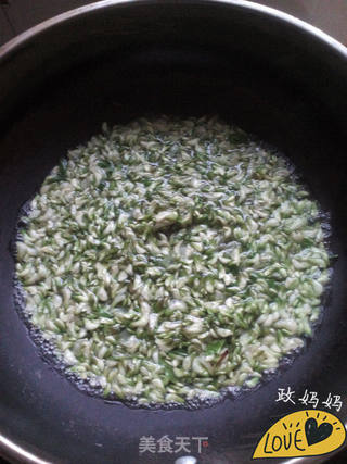 槐花饼的做法步骤:2