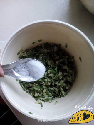 槐花饼的做法步骤：3