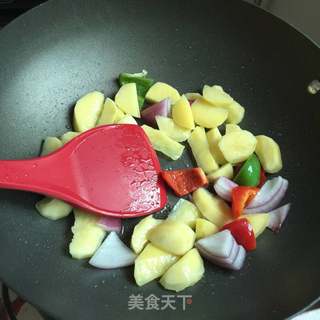 咖喱土豆烧牛肉的做法步骤：4