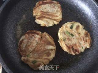 香葱芝麻酱豆渣饼的做法步骤:14