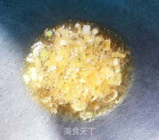 三文鱼韭菜炒饭#快手小炒菜#的做法步骤:4