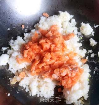 三文鱼韭菜炒饭#快手小炒菜#的做法步骤:6
