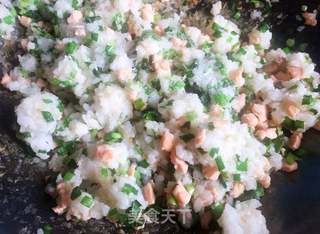 三文鱼韭菜炒饭#快手小炒菜#的做法步骤:8