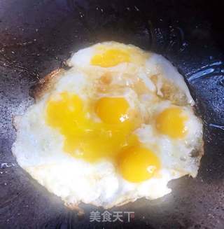 三文鱼韭菜炒饭#快手小炒菜#的做法步骤：9