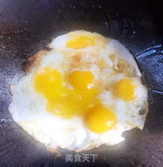 三文鱼韭菜炒饭#快手小炒菜#的做法步骤:9