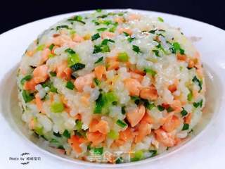 三文鱼韭菜炒饭#快手小炒菜#的做法步骤:10