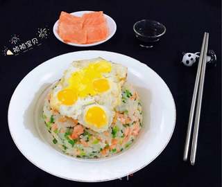 三文鱼韭菜炒饭#快手小炒菜#的做法步骤:12