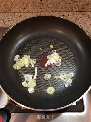 番茄金枪鱼意面(辣)的做法步骤:2