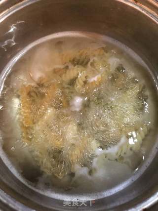 番茄金枪鱼意面(辣)的做法步骤:6