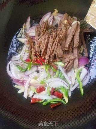 牛肉炒粉的做法步骤：5