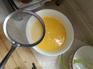 豆腐虾仁鸡蛋羹的做法步骤：3