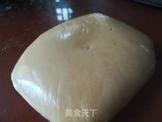 广式月饼-莲蓉蛋黄月饼的做法步骤:4