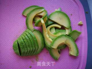快手早餐:牛油果鸡蛋烤吐司的做法步骤:2