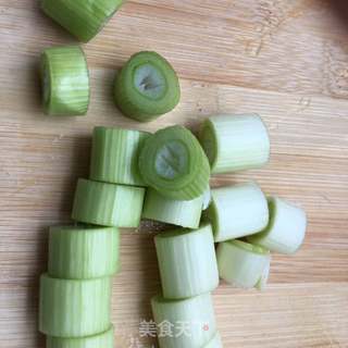 虾油拌秋葵的做法步骤:6